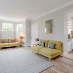 Charmingly Unique And Recently Refurbished Watchman\'S Lodge In Camden Town