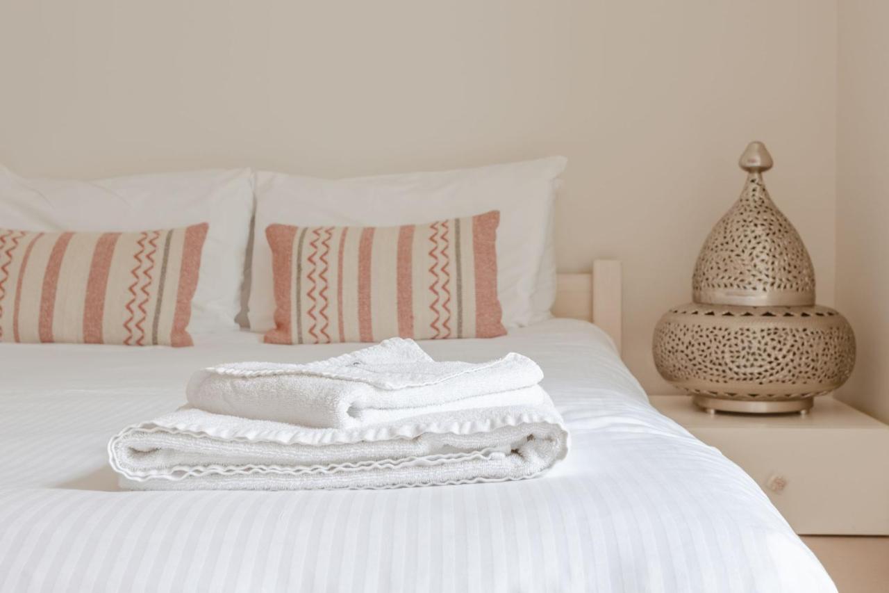 Appartamento Charmingly Unique And Recently Refurbished Watchman's In Camden Town Londra