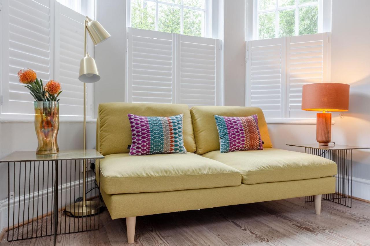 Charmingly Unique And Recently Refurbished Watchman's In Camden Town * Londra
