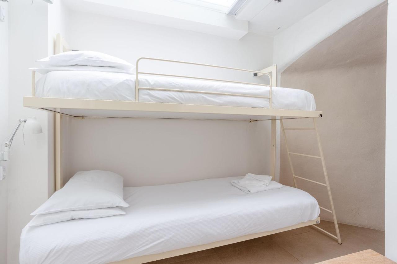 Charmingly Unique And Recently Refurbished Watchman's In Camden Town Londra