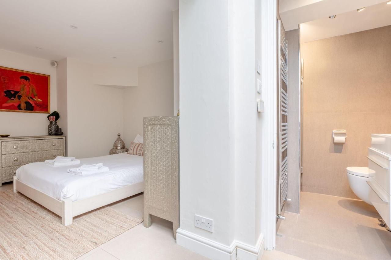 Charmingly Unique And Recently Refurbished Watchman's In Camden Town *